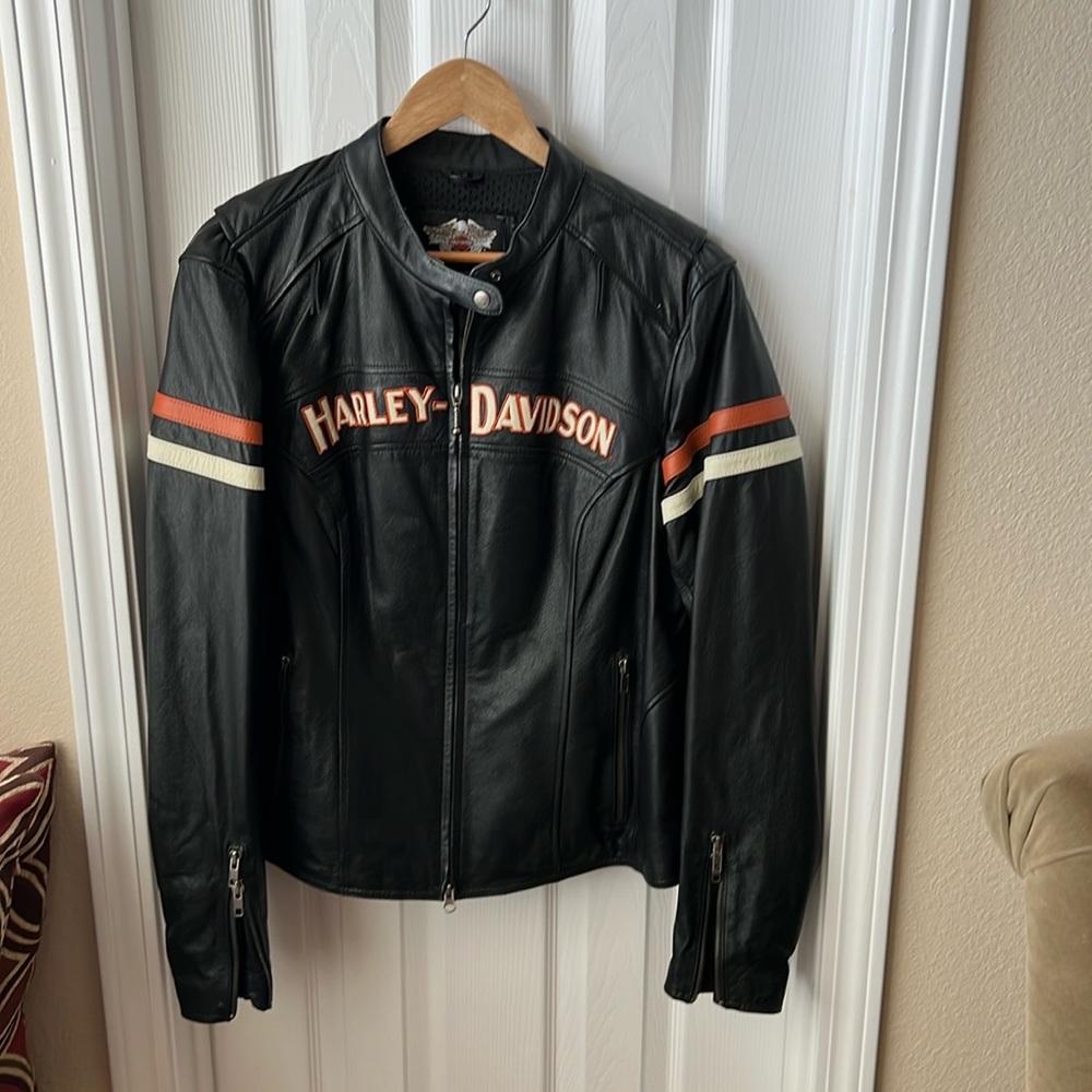 EUC Womens authentic leather Harley Davidson riding jacket